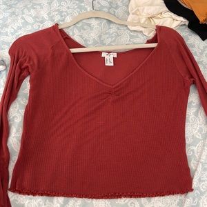 thin long sleeve crop top